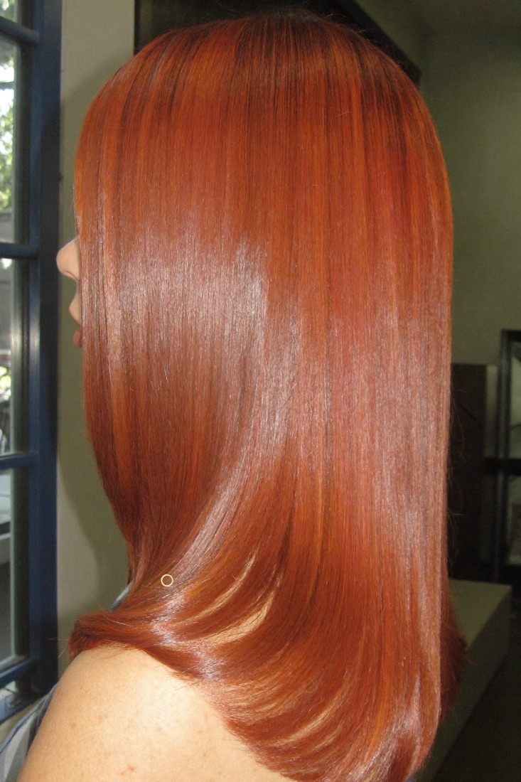 Glossy copper-red colour